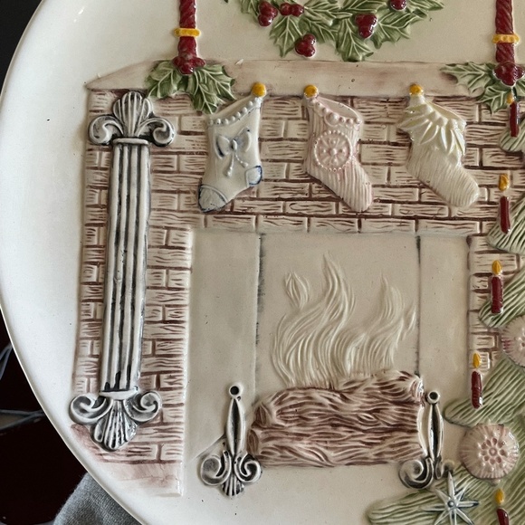 VINTAGE HANDMADE CERAMIC CHRISTMAS TREE/FIREPLACE PLATE - Picture 5 of 6